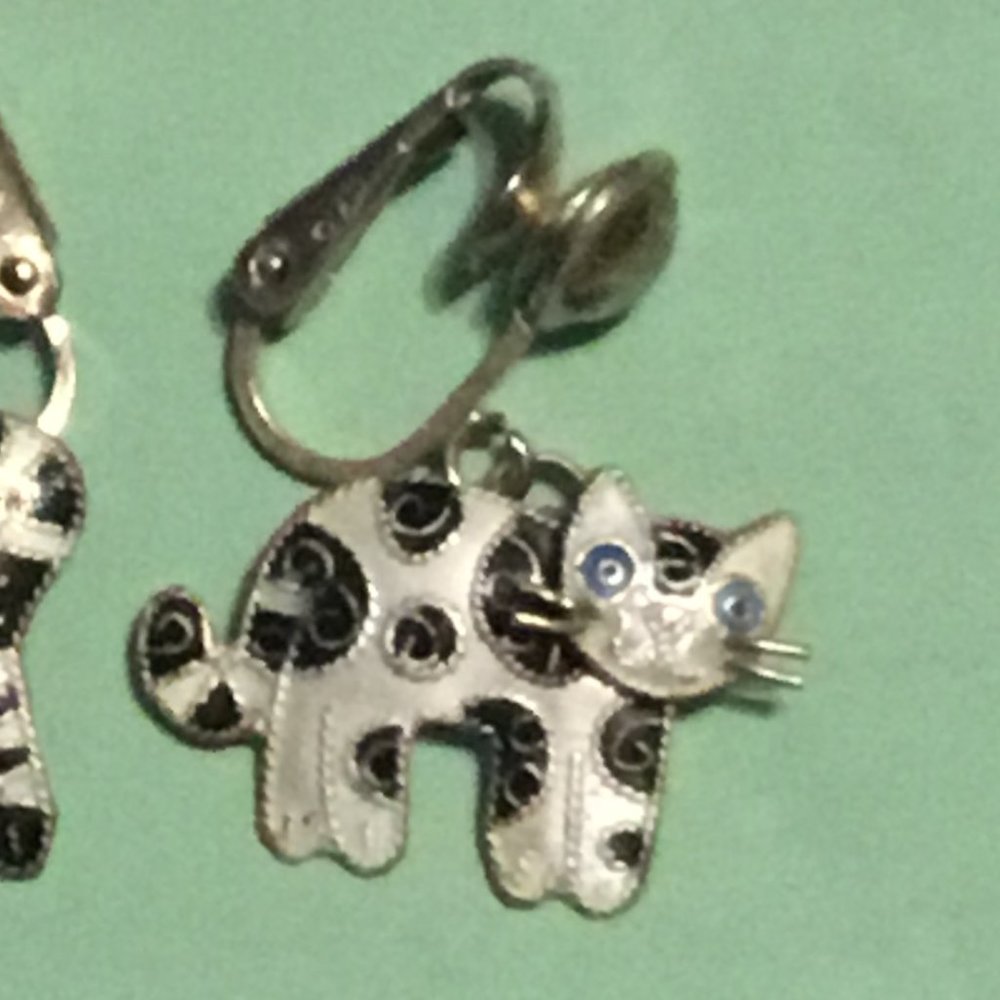 Very lovely Zarah sterling silver enamel cloisonné cat clip on earrings - Picture 2 of 7